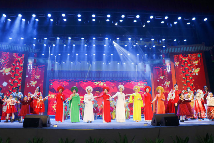 中越(憑祥)邊民聯歡賀新春_fororder_圖片16