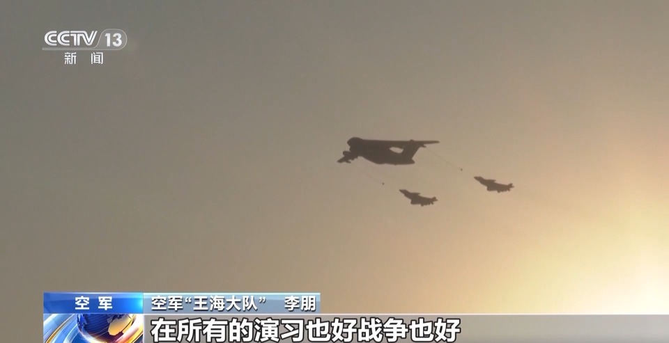 飞出新时代的荣光！这就是歼-20飞行员的英姿→