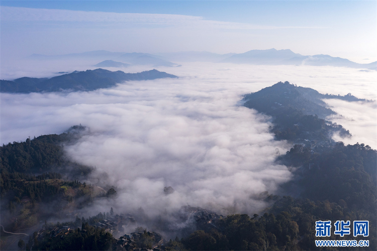 貴州從江：霧繞苗寨生態美