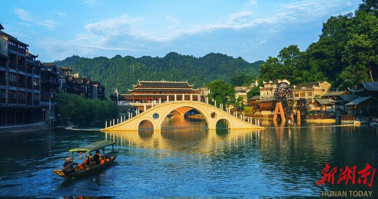 凤凰古城旅游区确定为国家5A级旅游景区
