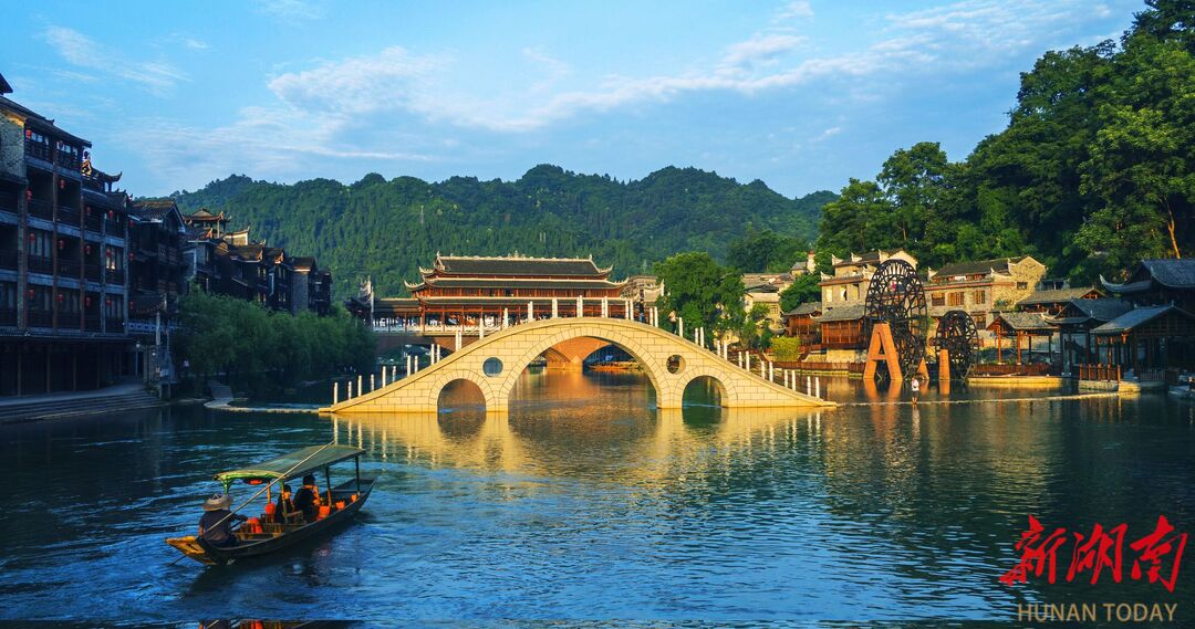 凤凰古城旅游区确定为国家5A级旅游景区