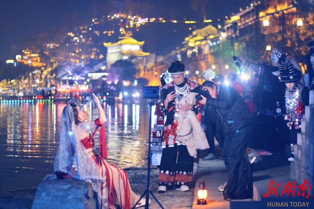 凤凰古城旅游区确定为国家5A级旅游景区