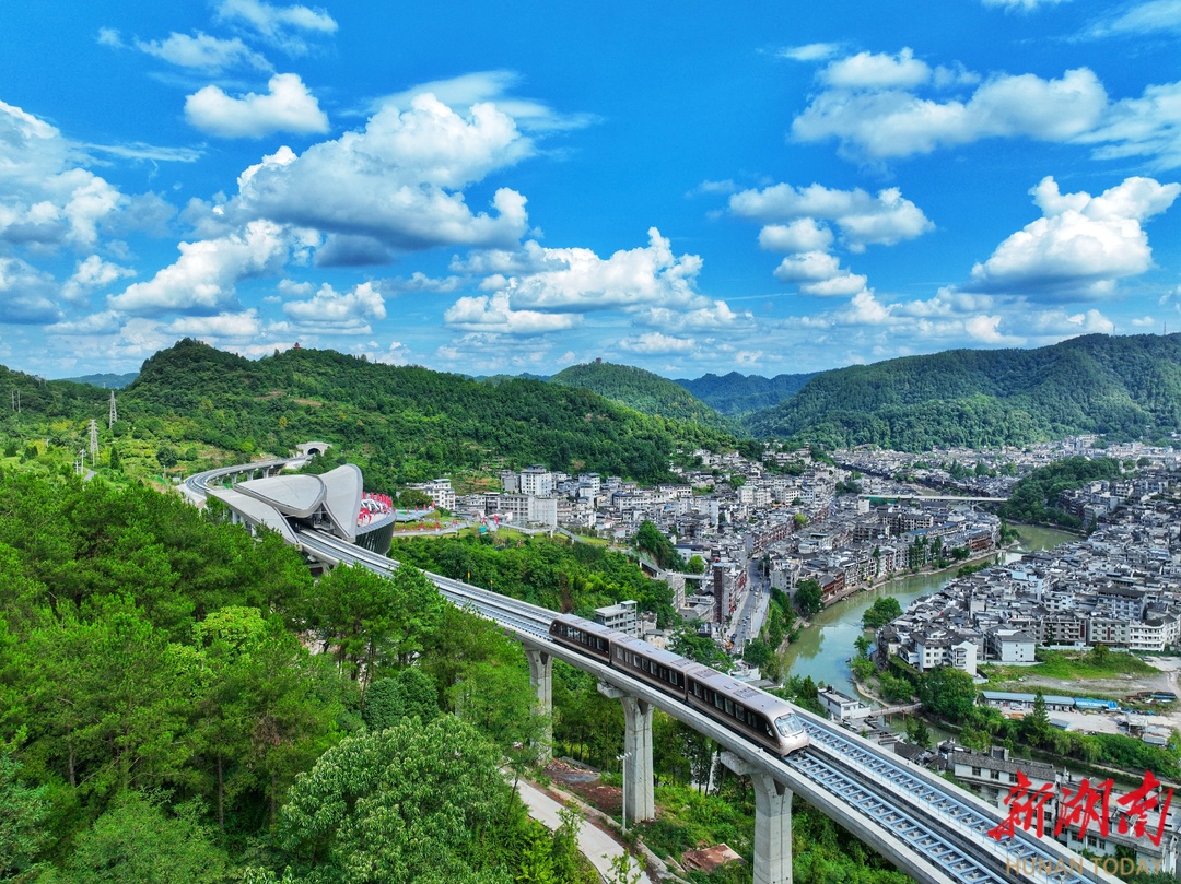 凤凰古城旅游区确定为国家5A级旅游景区