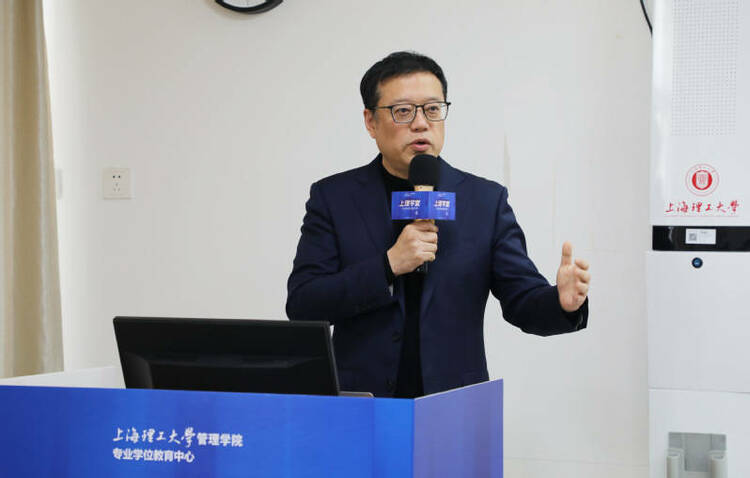 上海广播电视台首席主持人王海波 应邀在“上理学堂”作报告