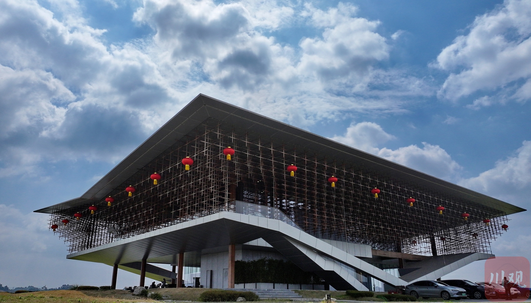 （转载）成都：天府新区新地标“大雁展翅”春色美