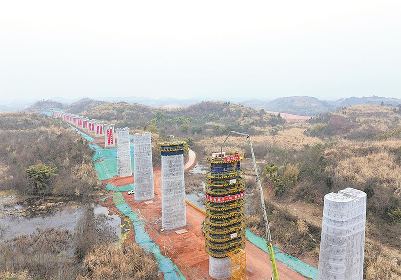 （转载）总投资逾2.5万亿元 今年成都将实施900个重点项目_fororder_未标题-1