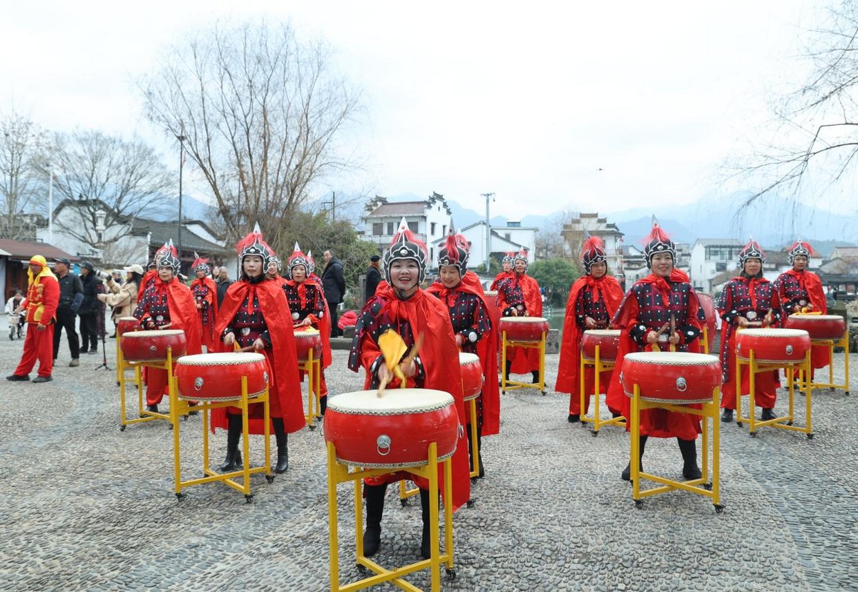 Tonglu Stages Shen'ao Lion Dance to Herald Spring Festival