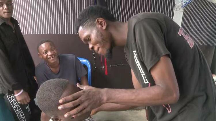 资讯有故事︱新春走基层 刚果（金）宗戈二期水电项目：“中国之光”点亮金沙萨夜空