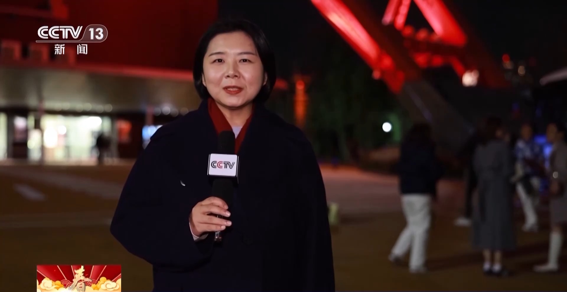 庆龙年新春 多国地标建筑点亮“中国红”