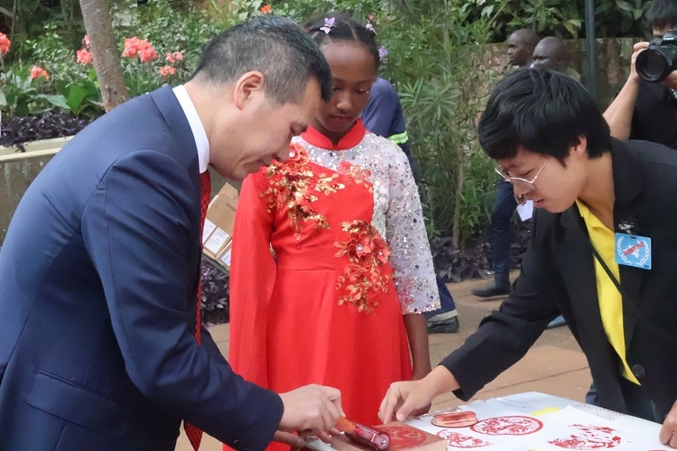 【新春走基层】内罗毕大学孔子学院中方教师：盛开在肯尼亚的中文之花