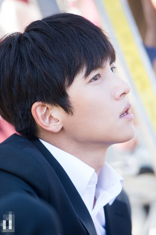 池昌旭黑西装利落帅气允儿颜值逆天《THE K2》拍摄现场照曝光【组图】