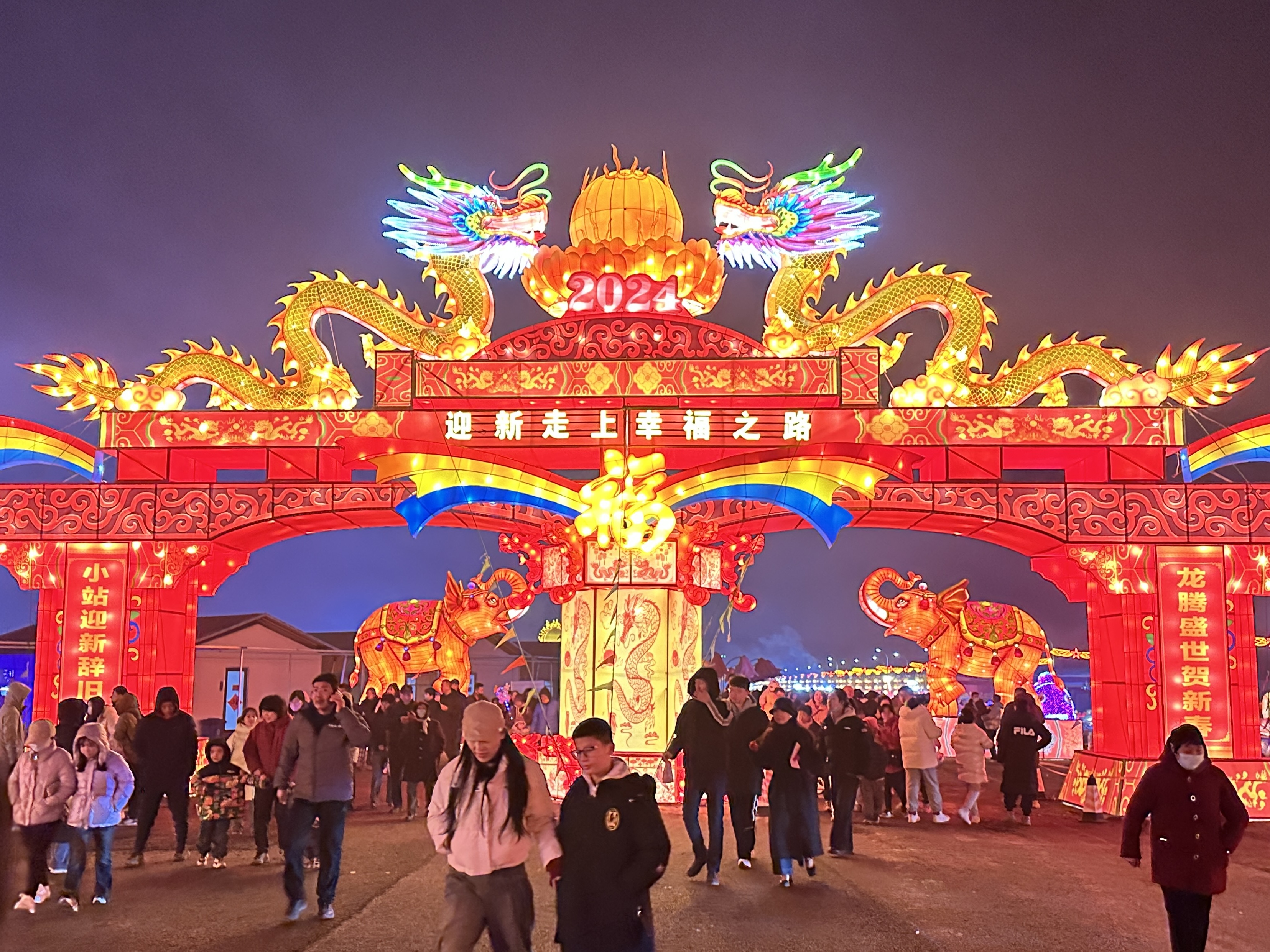 天津小站：千年非遗“打铁花” 火树银花贺新春_fororder_4