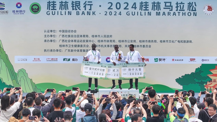 桂林馬拉松賽舉行 3萬名中外跑友競技山水間_fororder_圖片5