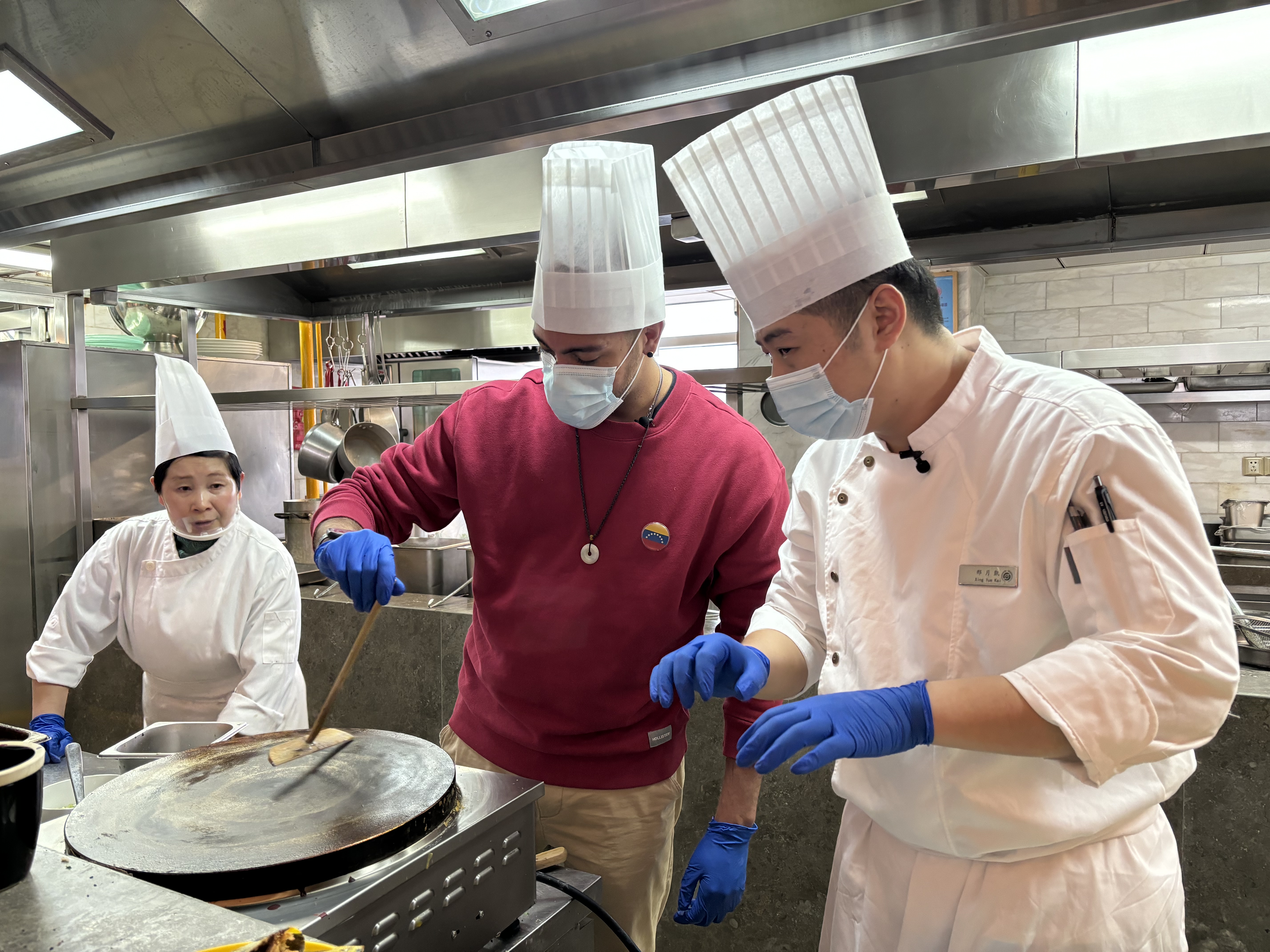 “醉美”在天津 委内瑞拉友人过“津味”大年_fororder_1