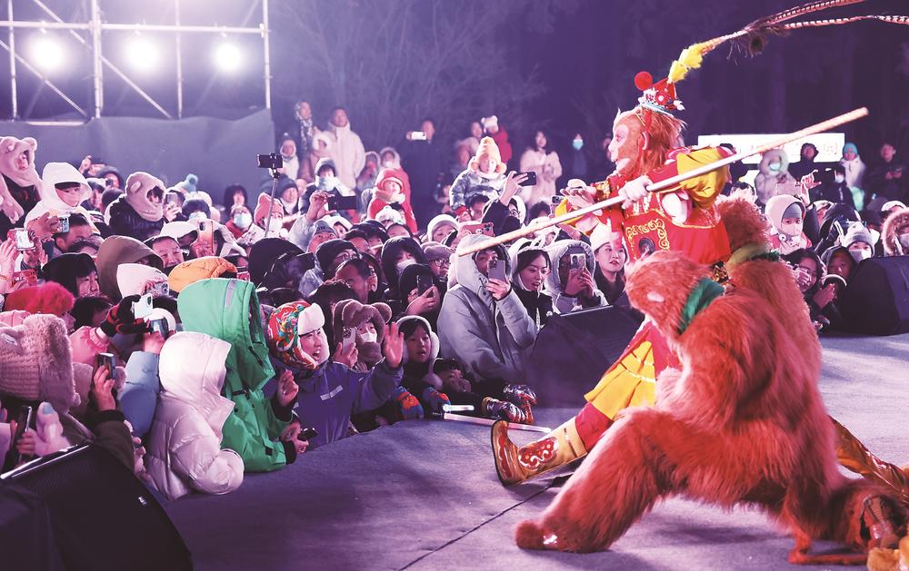长春：“雪饼猴王”闹新春_fororder_245183_960db88f-fa15-4dab-bb90-426c89df817d