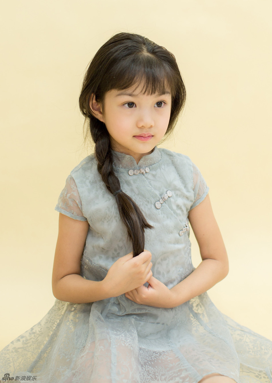 组图：张涵予“女儿”写真曝光 可爱百变惹人爱