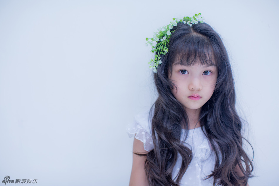 组图：张涵予“女儿”写真曝光 可爱百变惹人爱