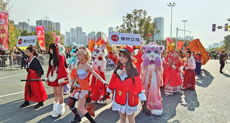 泉州市举行“龙腾东海·福满泉州”民俗踩街活动_fororder_图片11