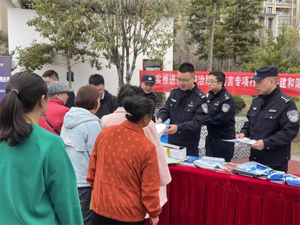 重庆两江新区警方开展打击整治网络谣言主题宣传活动_fororder_图片1