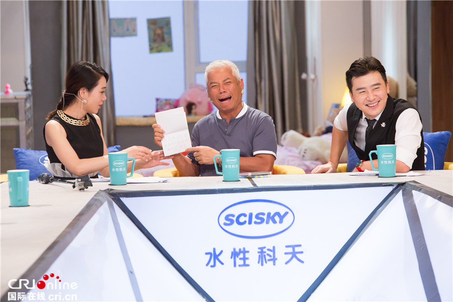 巫启贤加盟《百变吧星居》 遭女儿吐槽现场“喷泪”