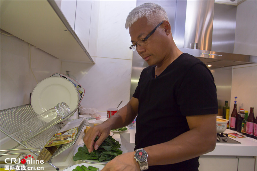 巫启贤加盟《百变吧星居》 遭女儿吐槽现场“喷泪”