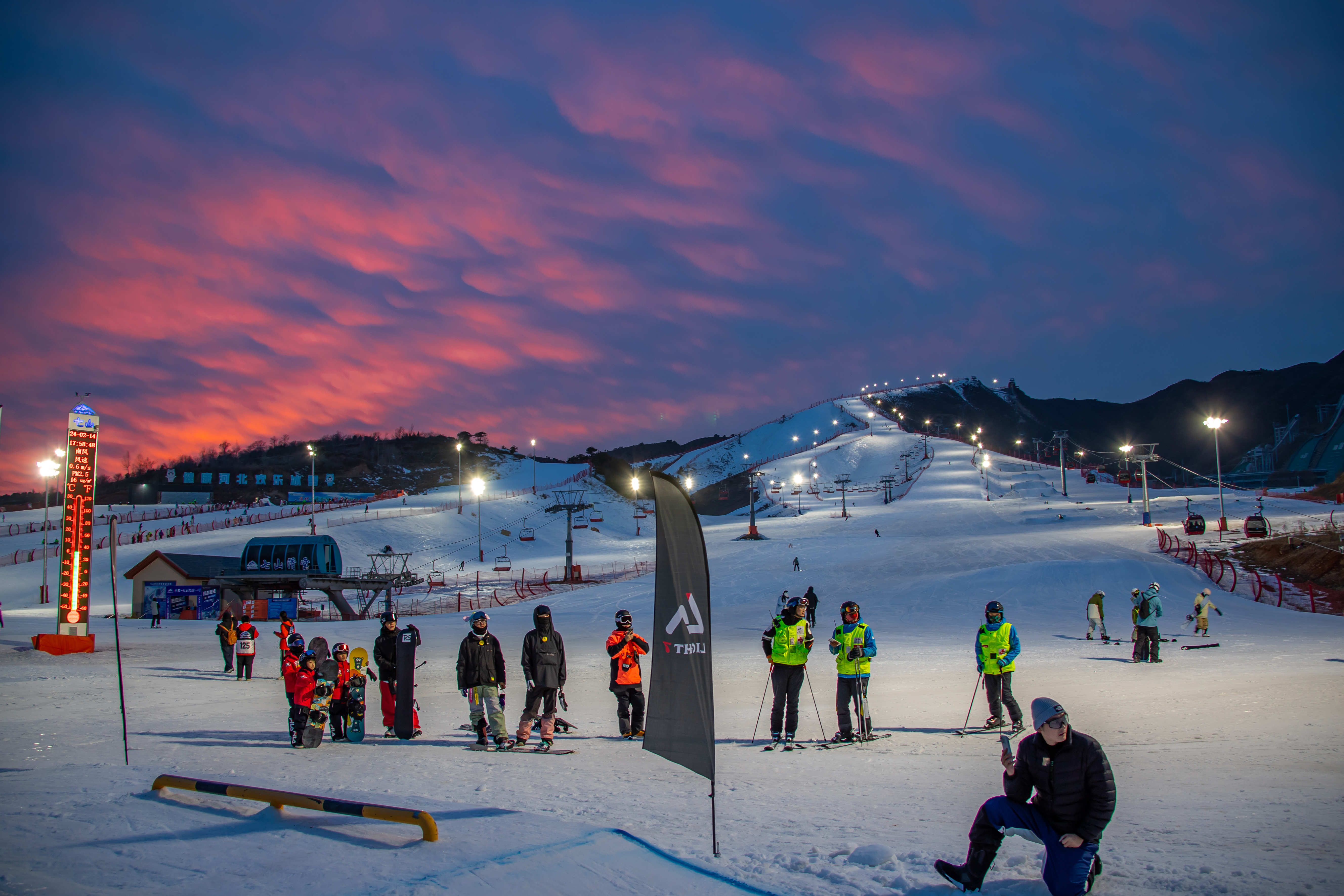 河北涞源：春节假期文旅市场持续火热