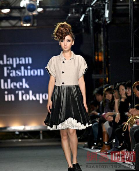 angelababy早期日本走秀 和现在判若两人