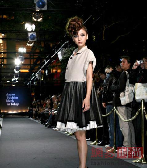 angelababy早期日本走秀 和现在判若两人