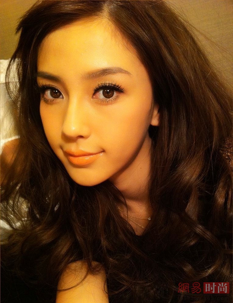 angelababy早期日本走秀 和现在判若两人