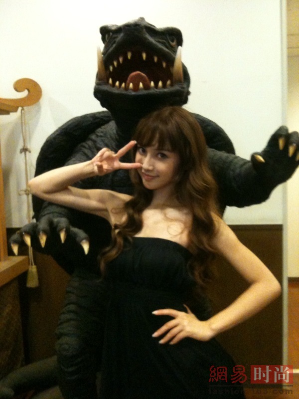 angelababy早期日本走秀 和现在判若两人