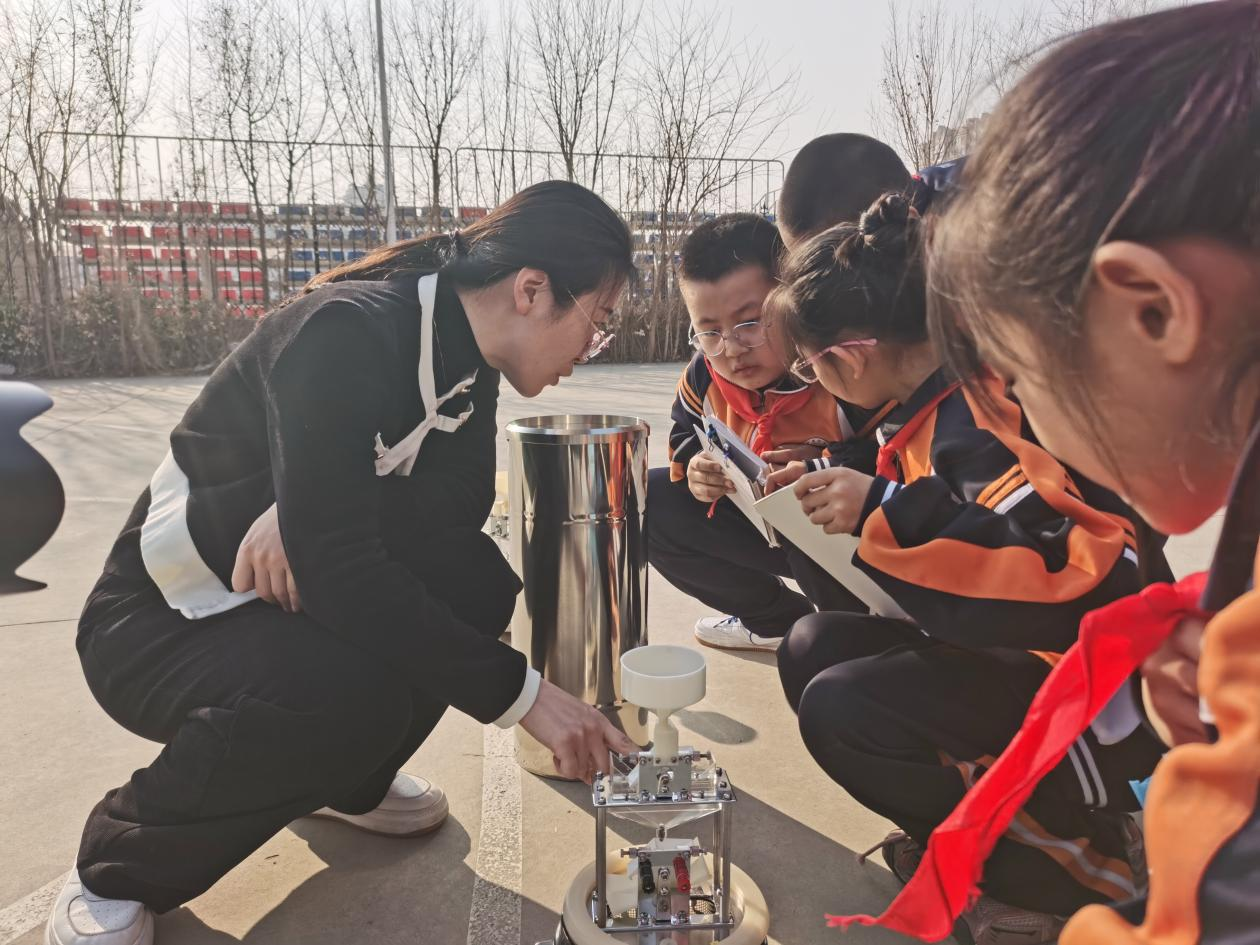 河北海兴开展“世界气象日”研学科普活动_fororder_图片 2