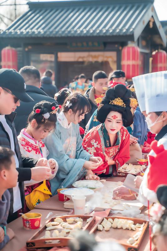 国潮正当时 汉服成顶流