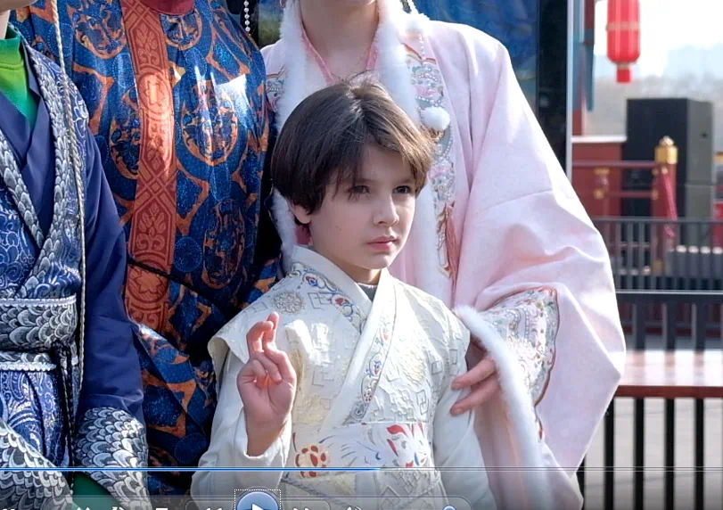 国潮正当时 汉服成顶流