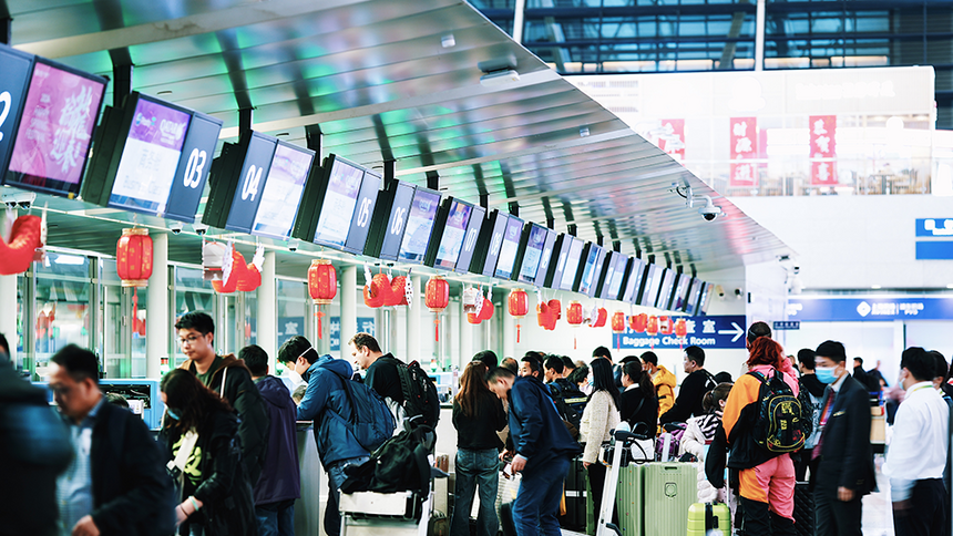 春节期间上海空港出入境旅客86万人次 同比增长5.5倍