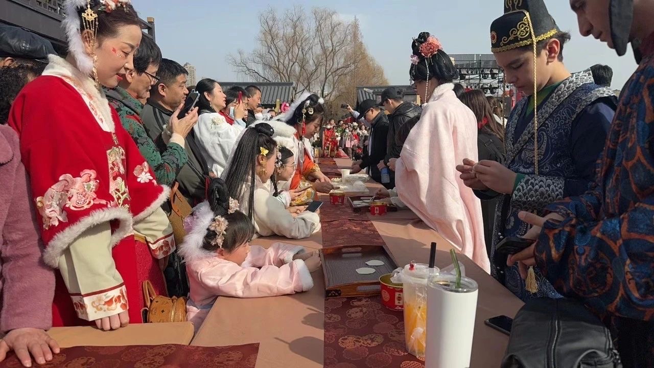 国潮正当时 汉服成顶流