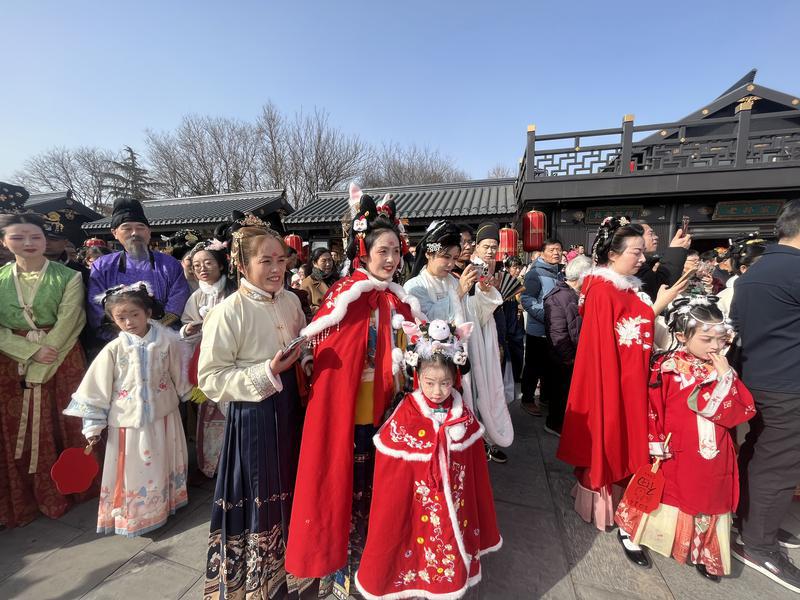 国潮正当时 汉服成顶流