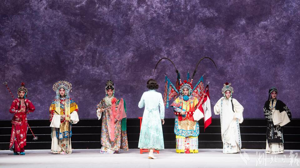 武漢“戲碼頭”戲曲藝術展在武漢劇院開幕