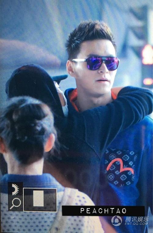 最萌身高差 黄子韬垫脚求孙杨“爱的抱抱”?_娱乐_腾讯网