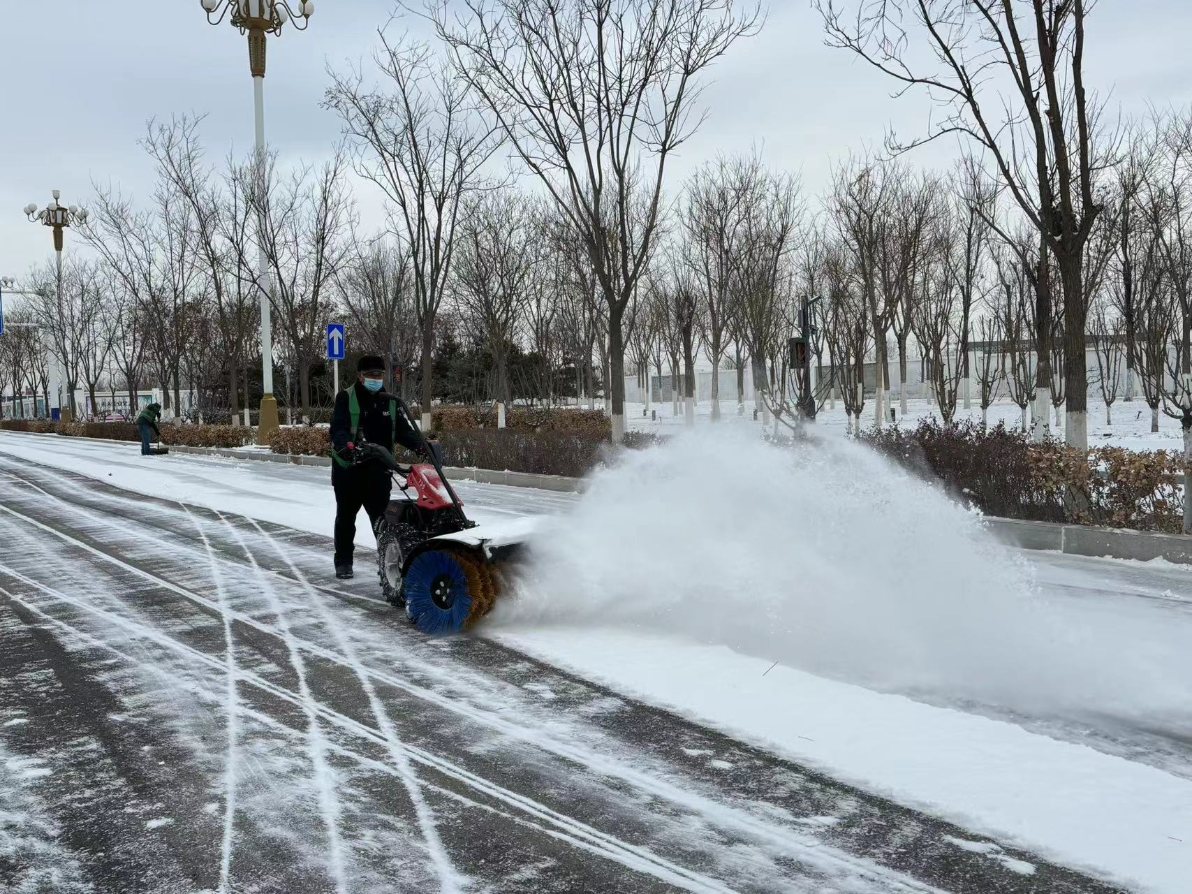 图片默认标题_fororder_图为清雪行动现场。孙秋云 摄 (3)