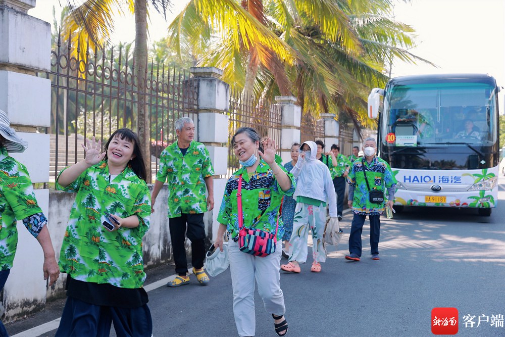 新玩法+新體驗！海南環島旅遊公路觀光巴士開通_fororder_00323032255_426a7ead