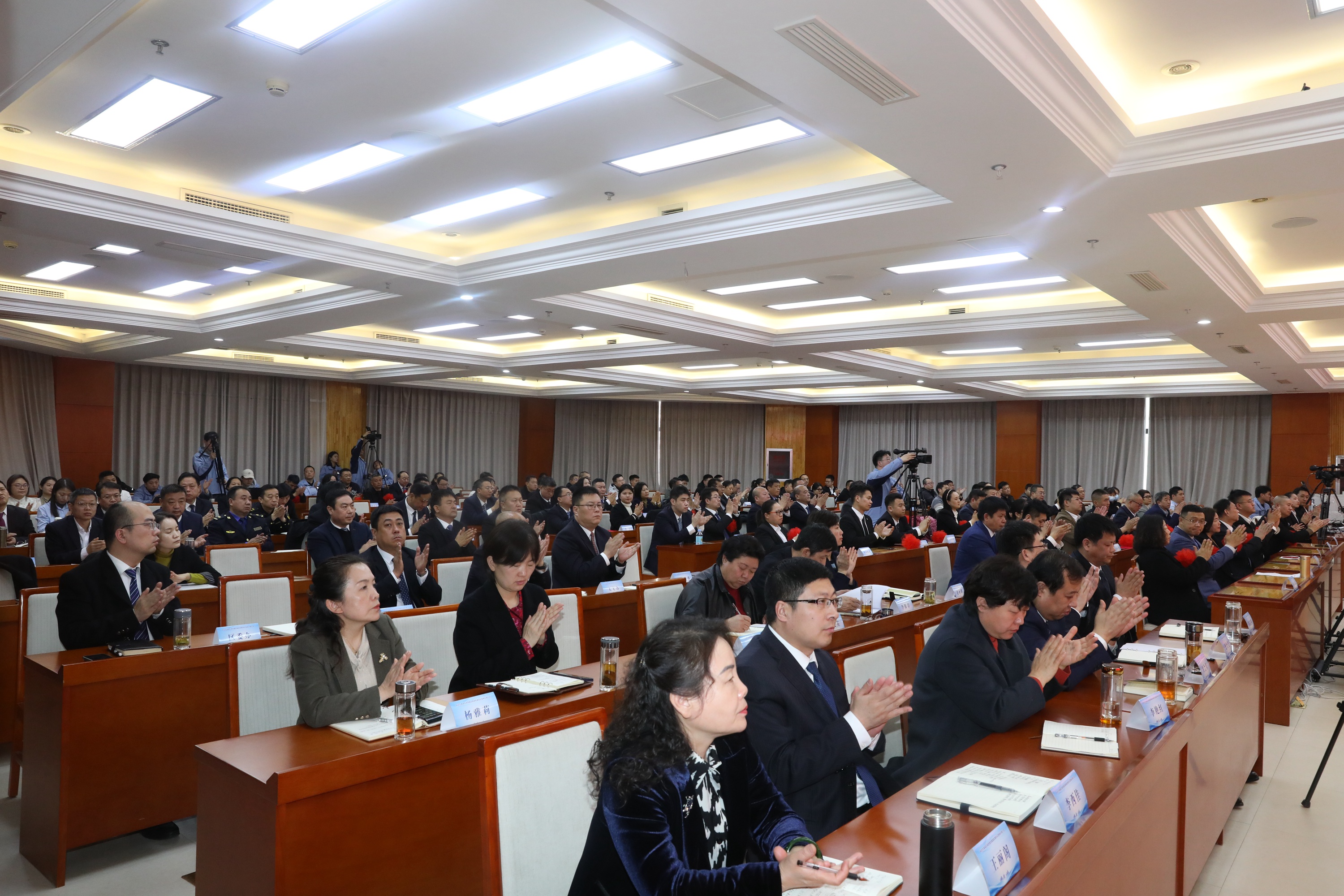 保定市满城区召开高质量发展表彰暨优化营商环境大会_fororder_满城区高质量发展表彰暨优化营商环境大会现场 摄影 王永刚