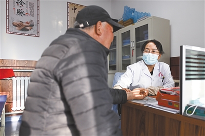 基层医疗服务能力这样提升——走进乡镇卫生院_fororder_rmrb2024022319p14_b