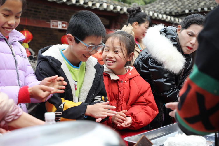 廣西靈川:包湯圓 做花燈 歡歡喜喜鬧元宵_fororder_圖片2