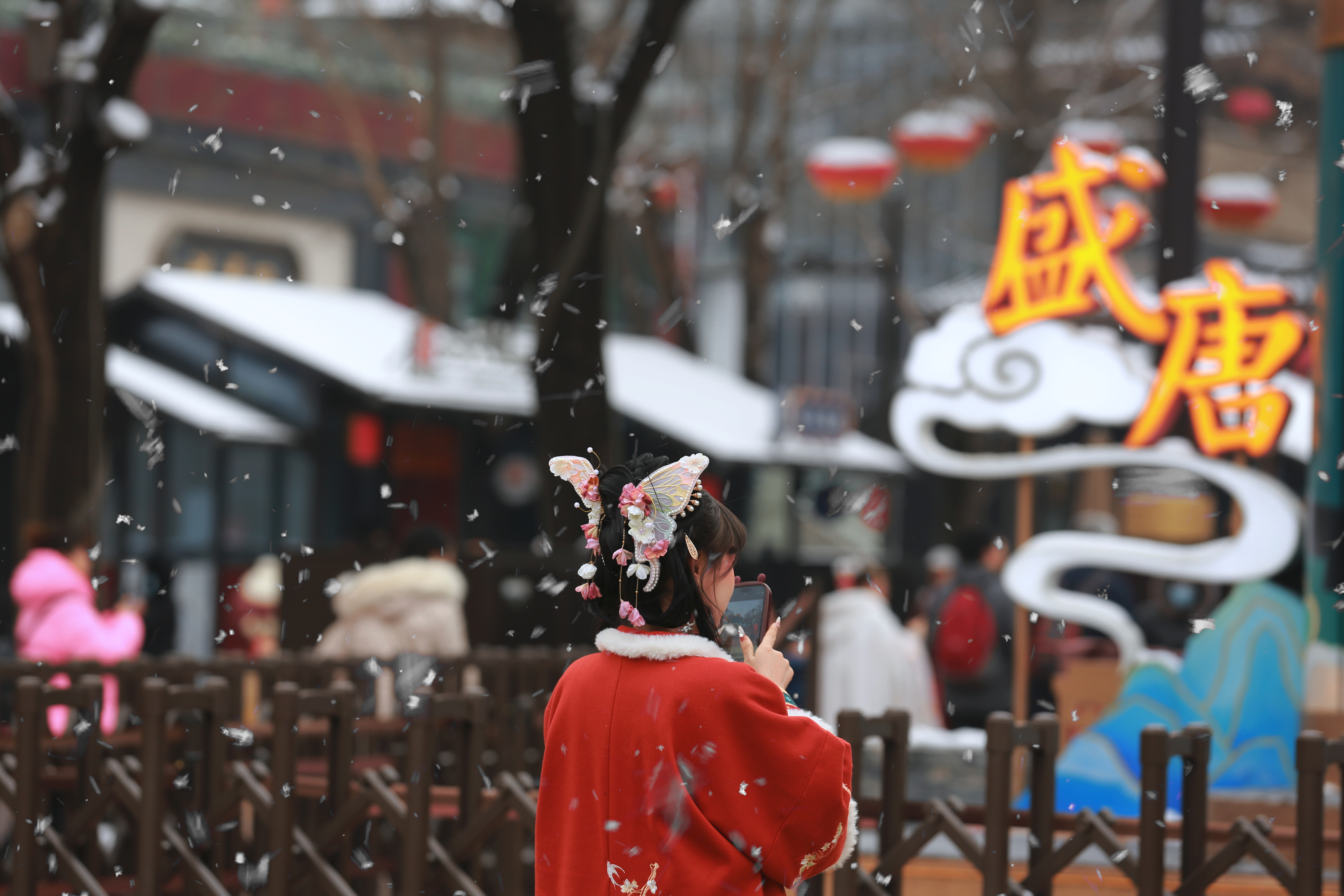 【光影里的陕西年】下雪后的西安有多美？快来“梦回大唐”_fororder_西安大唐不夜城 (3)