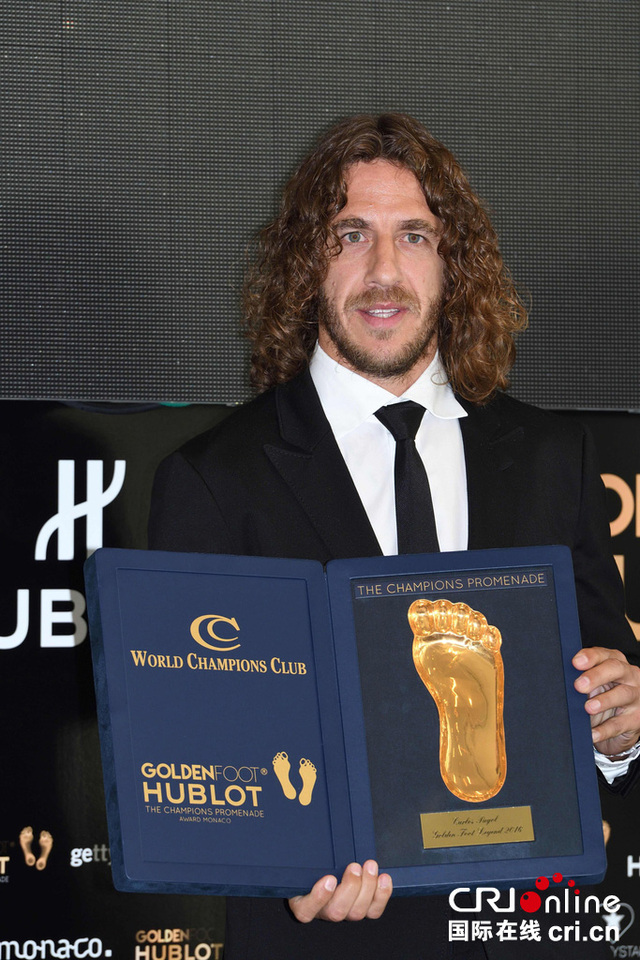 2016年金足奖揭晓 布冯力压c罗梅西获殊荣