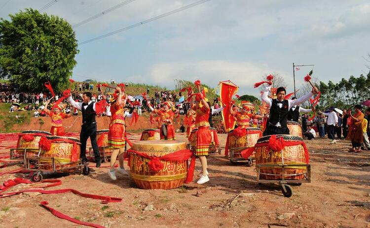 南寧市青秀區:2萬多人趕廟會 感受非遺文化盛宴