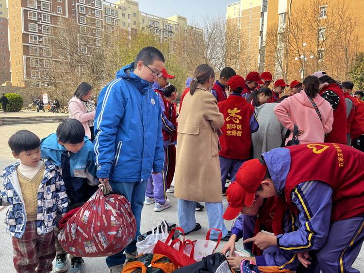 石家莊市新華區:公益大集進社區 貼心服務暖人心_fororder_圖片5