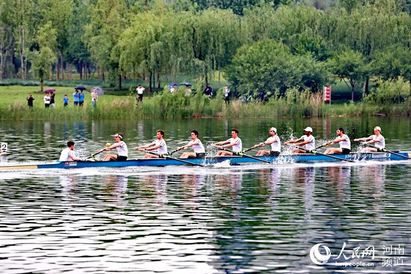 河南郑州：百舸争流飞舟竞渡 中外名校决战龙子湖