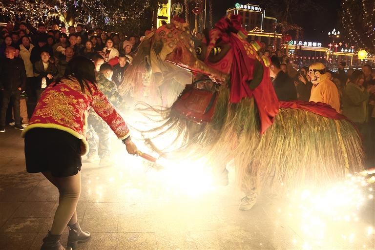 流光溢彩中国年 红红火火庆新春_fororder_微信图片_20240223091636