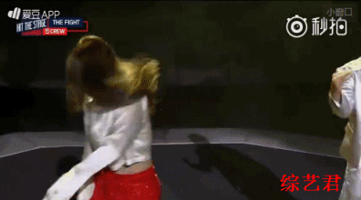 组图：空翻电胸抖臀超性感！韩星跳舞血脉喷张